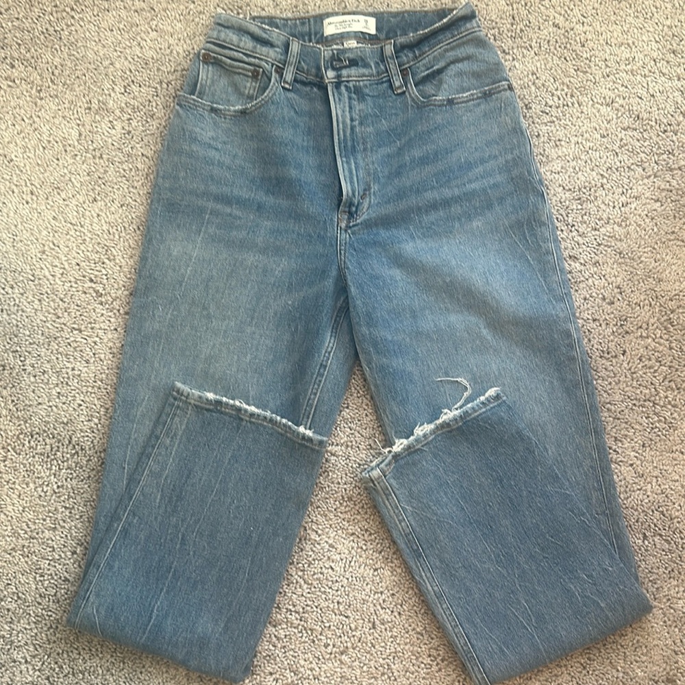 Abercrombie The 90’s straight ultra high rise size 26/2 short